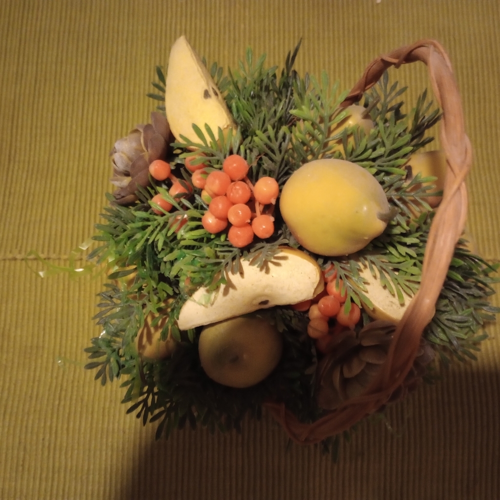 WICKER FRUIT BASKET